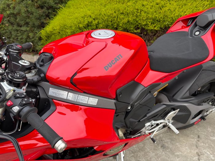 2025 DUCATI PANIGALE V4 Red