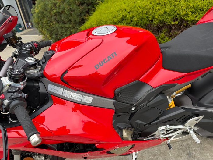 2025 DUCATI PANIGALE V4 Red