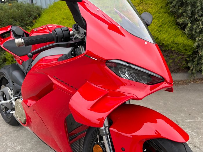 2025 DUCATI PANIGALE V4 Red