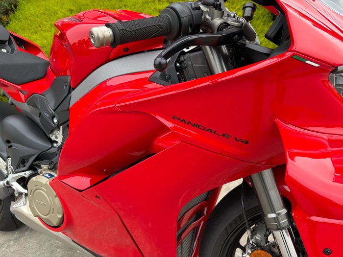 2025 DUCATI PANIGALE V4 Red