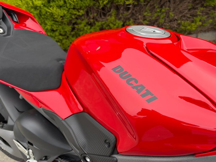 2025 DUCATI PANIGALE V4 Red