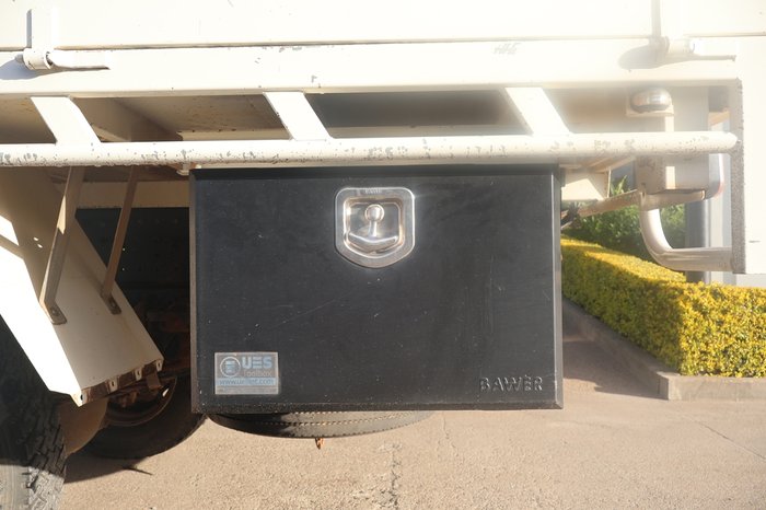 2019 HINO 300 817