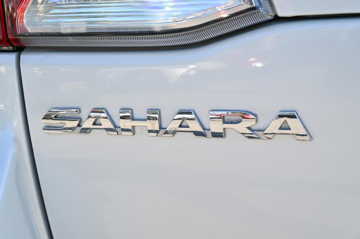 2015 Toyota Landcruiser Sahara VDJ200R MY13 4X4 Dual Range Crystal Pearl