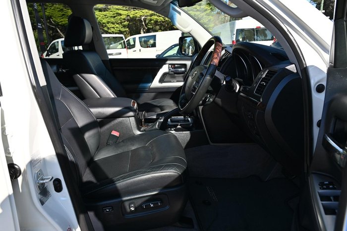 2015 Toyota Landcruiser Sahara VDJ200R MY13 4X4 Dual Range Crystal Pearl