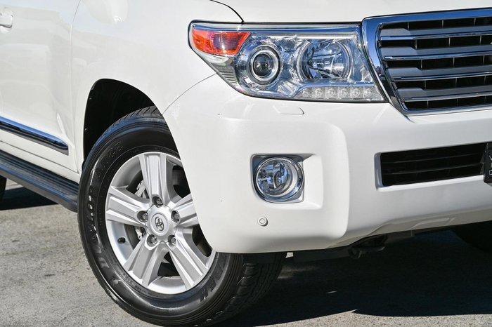 2015 Toyota Landcruiser Sahara VDJ200R MY13 4X4 Dual Range Crystal Pearl