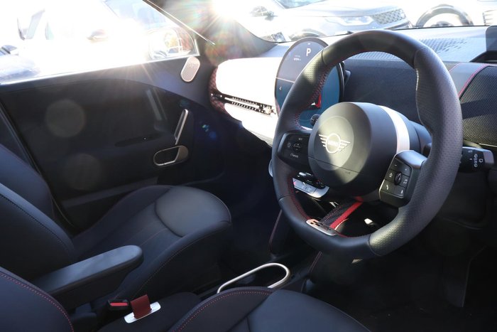 2025 MINI Aceman JCW E Favoured