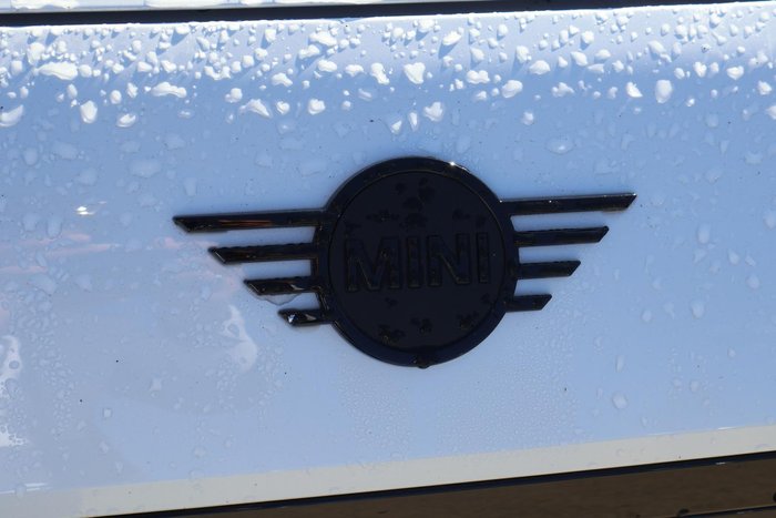 2025 MINI Aceman JCW E Favoured