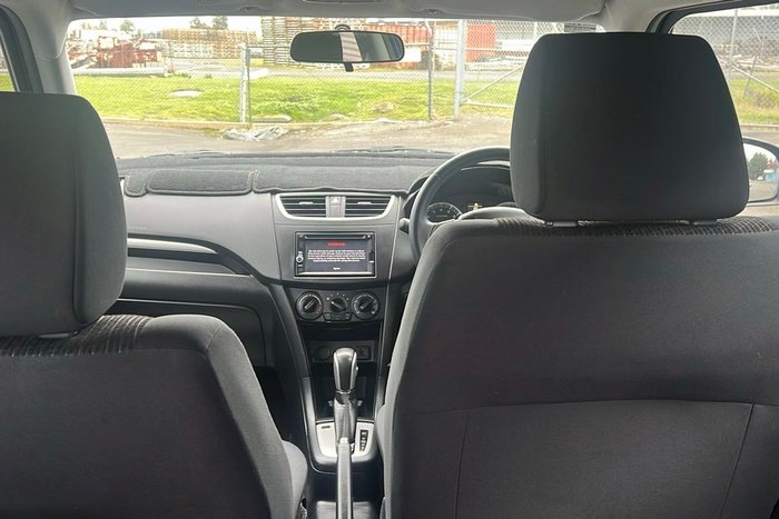 2015 Suzuki Swift GL Navigator
