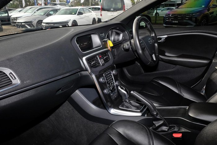 2017 Volvo V40 T3 Momentum