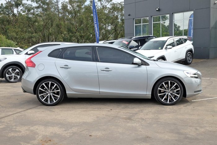2017 Volvo V40 T3 Momentum