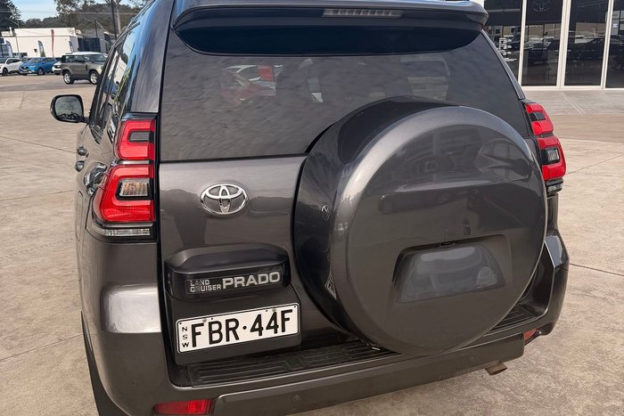 2023 Toyota Landcruiser Prado VX