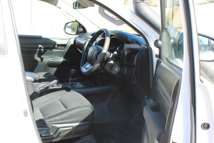 2022 Toyota Hilux SR