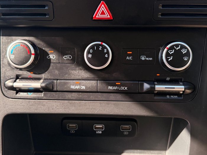 2023 Kia Carnival S