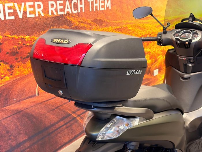 2020 Piaggio Beverly 350 (BV 350) Beverly Green