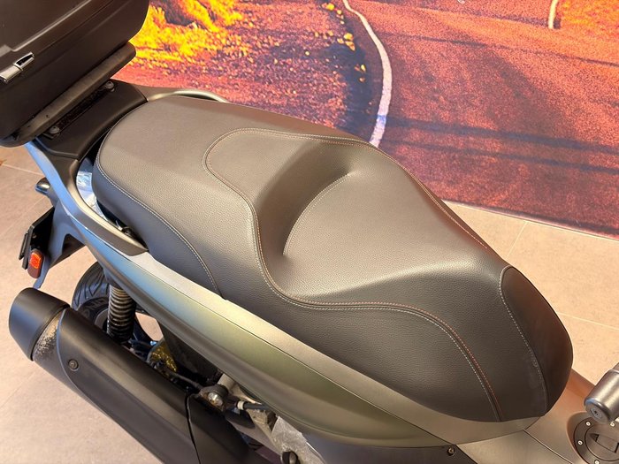 2020 Piaggio Beverly 350 (BV 350) Beverly Green