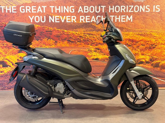 2020 Piaggio Beverly 350 (BV 350) Beverly Green