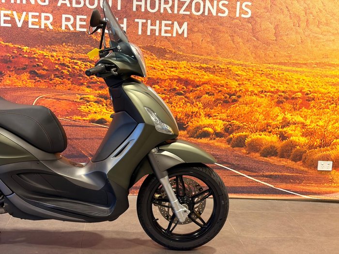 2020 Piaggio Beverly 350 (BV 350) Beverly Green