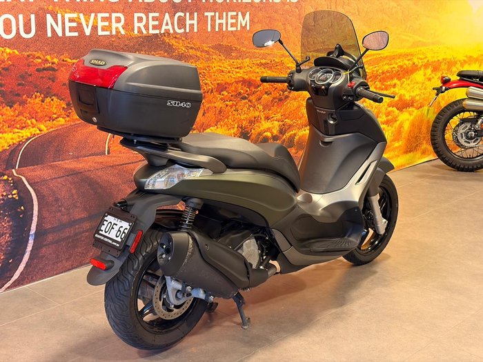 2020 Piaggio Beverly 350 (BV 350) Beverly Green