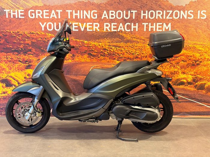 2020 Piaggio Beverly 350 (BV 350) Beverly Green
