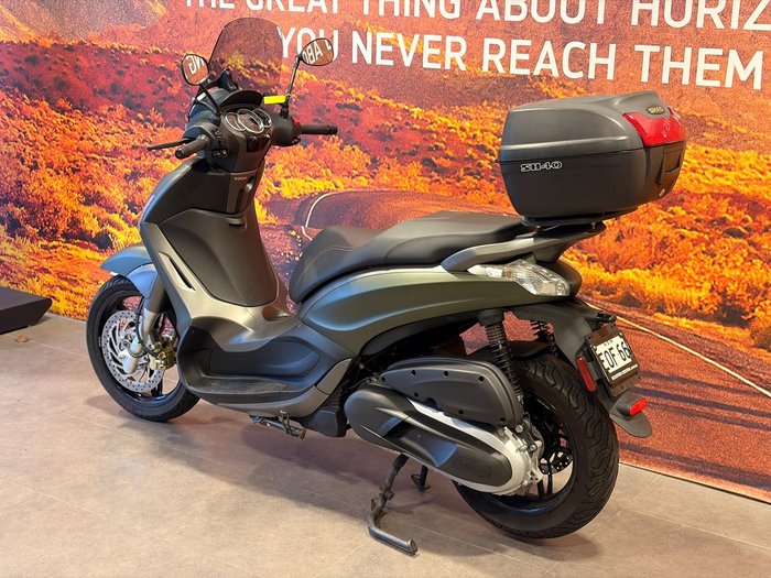 2020 Piaggio Beverly 350 (BV 350) Beverly Green