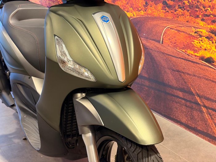 2020 Piaggio Beverly 350 (BV 350) Beverly Green
