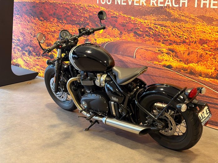 2025 Triumph Bonneville Bobber Bobber Black