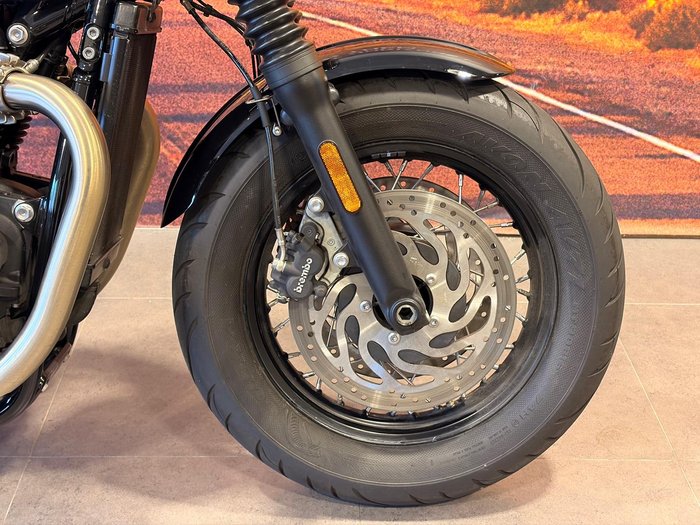 2025 Triumph Bonneville Bobber Bobber Black