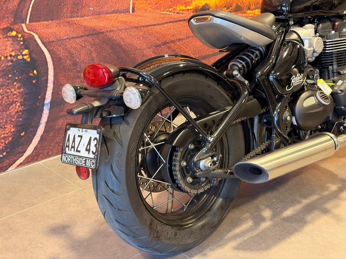 2025 Triumph Bonneville Bobber Bobber Black