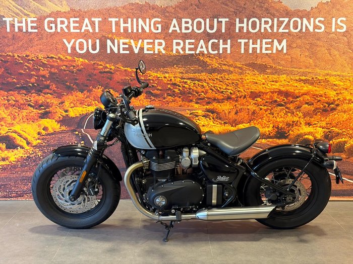 2025 Triumph Bonneville Bobber Bobber Black