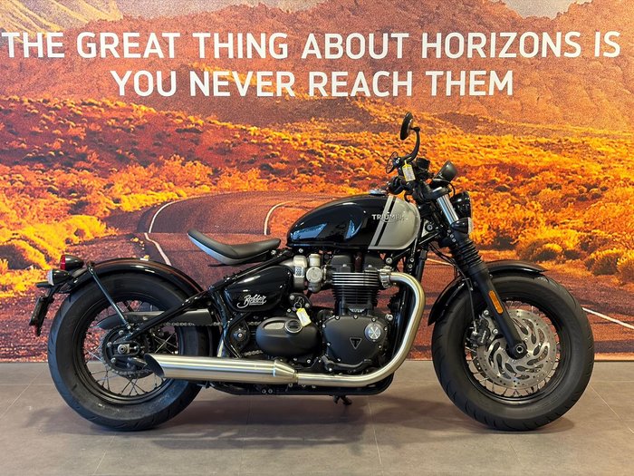 2025 Triumph Bonneville Bobber Bobber Black