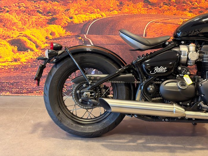 2025 Triumph Bonneville Bobber Bobber Black