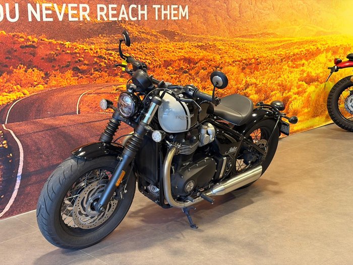 2025 Triumph Bonneville Bobber Bobber Black