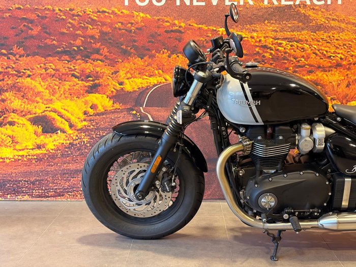 2025 Triumph Bonneville Bobber Bobber Black
