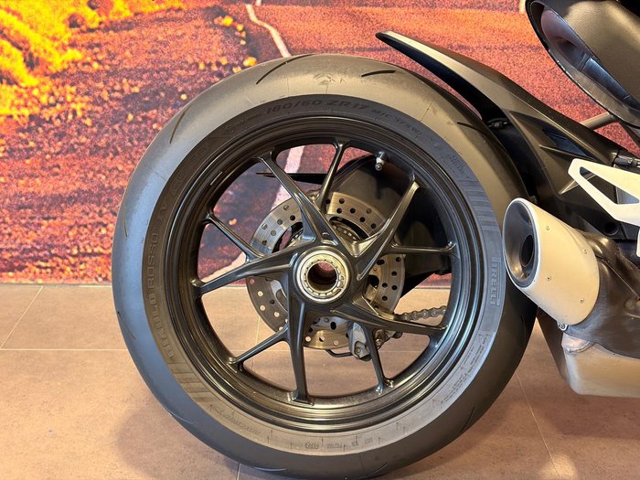 2022 Ducati Streetfighter V2 Streetfighter Red