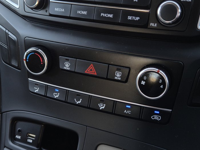 2020 Hyundai iLoad (No Badge)