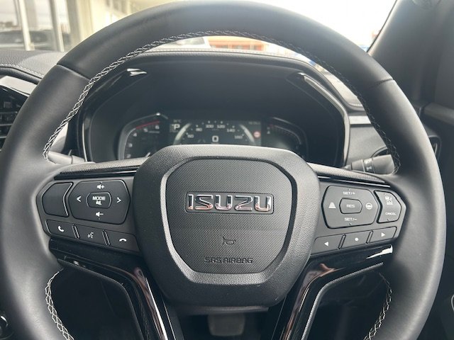 2025 Isuzu D-MAX BLADE MY25.5 Basalt Black Mica