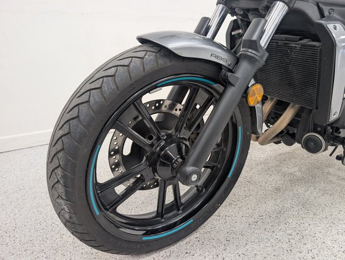 2025 Kawasaki VULCAN S grey