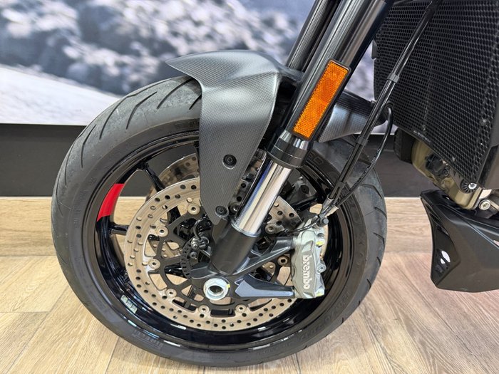 2023 DUCATI MONSTER RED
