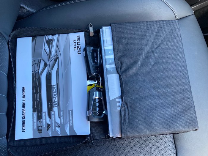 2024 Isuzu MU-X 2025 Isuzu MU-X 4X4 LST 3.0 L Automatic (UJOR506)