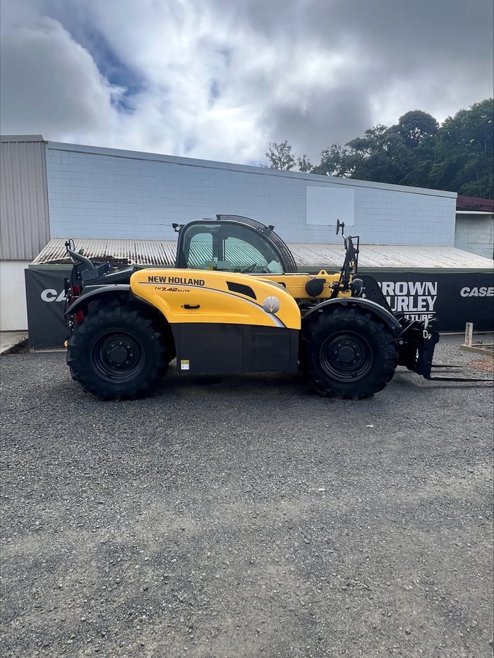 NEW HOLLAND TH7.42 ELITE TELEHANDLER