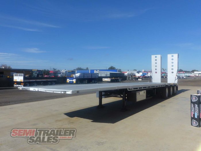 2007 Maxitrans 22 Pallet Flat Top with Ramps