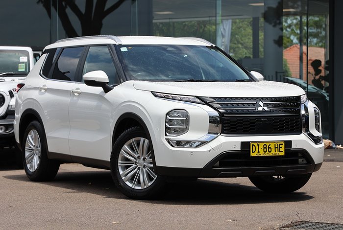 2023 Mitsubishi Outlander LS