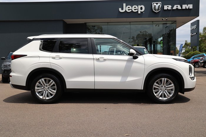 2023 Mitsubishi Outlander LS