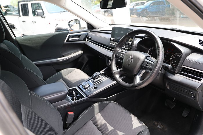 2023 Mitsubishi Outlander LS