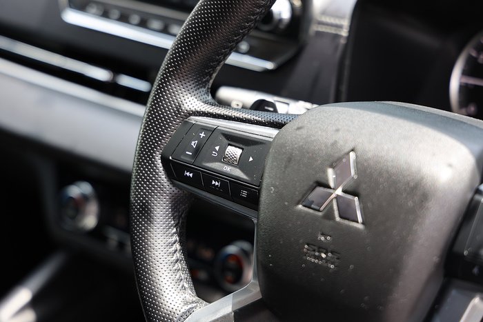 2023 Mitsubishi Outlander LS