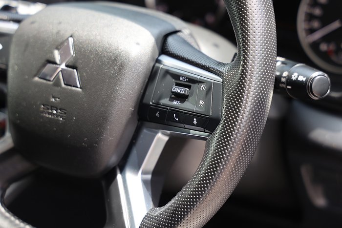 2023 Mitsubishi Outlander LS