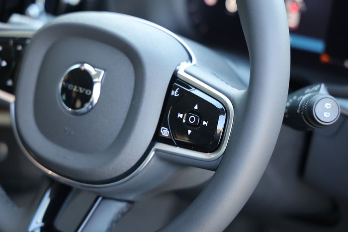 2026 Volvo XC60 Ultra B5 Dark