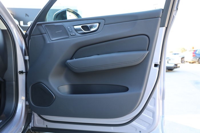 2026 Volvo XC60 Ultra B5 Dark