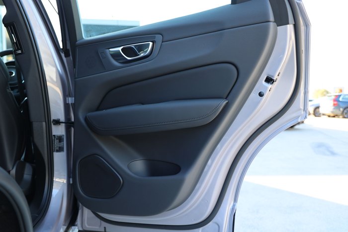 2026 Volvo XC60 Ultra B5 Dark