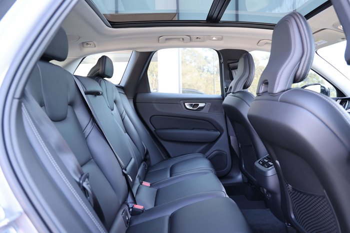 2026 Volvo XC60 Ultra B5 Dark